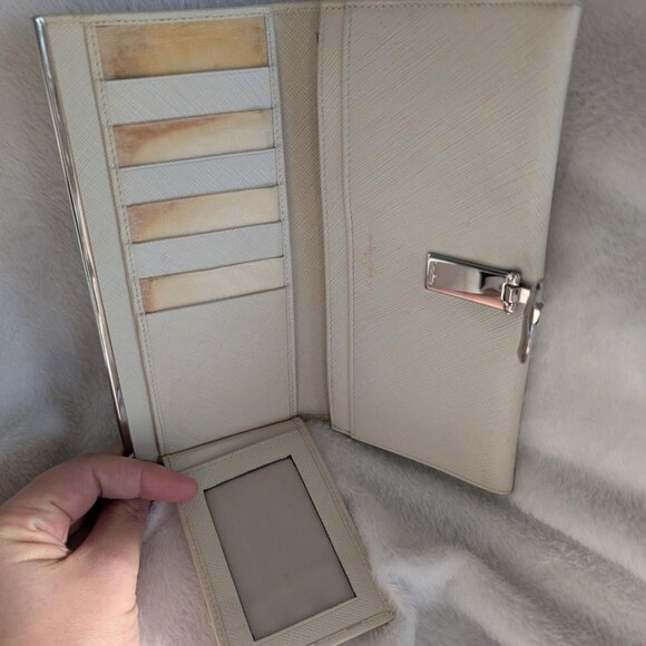 Authentic Salvatore Ferragamo White Leather Gancini Organizer - Picture 14 of 16